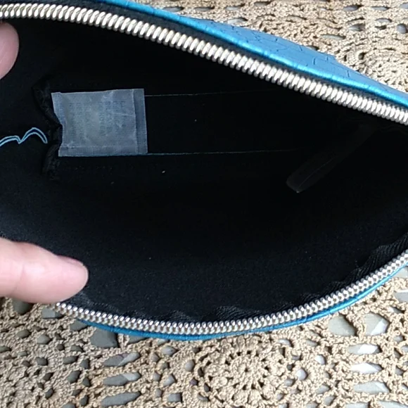 2 Elizabeth Arden Cosmetic Bags - Picture 9 of 9